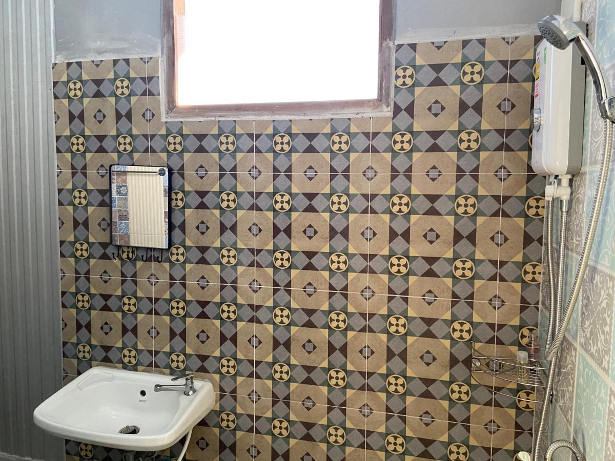 Express Urt Apartment Сурат Тхани Екстериор снимка