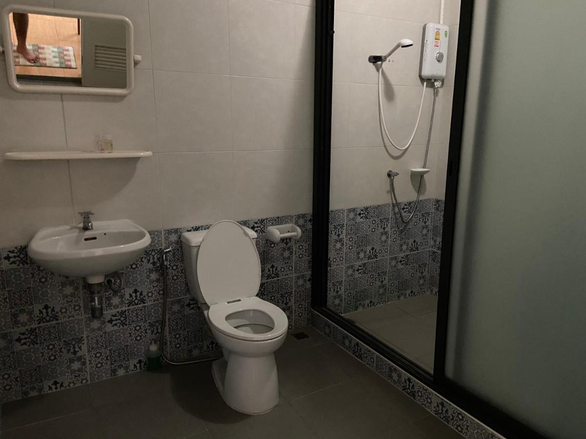 Express Urt Apartment Сурат Тхани Екстериор снимка